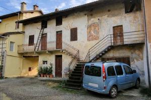 Porzione di Casa a Taino