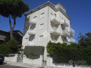 2 LOCALI A COMACCHIO