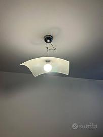 
LAMPADA A SOSPENSIONE IN VETRO CURVO – LARGHEZZA 