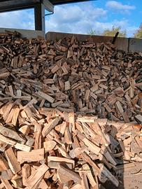 Legna da ardere pronta da bruciare 