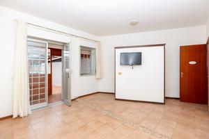 Trivani con terrazzo a livello