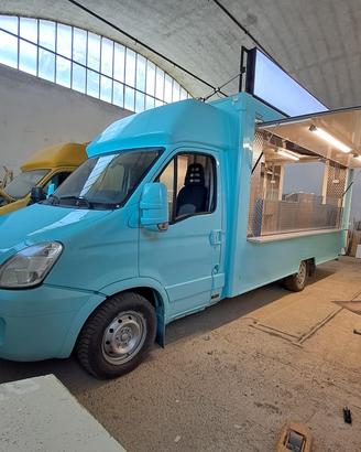 AUTONEGOZIO paninoteca ambulante food truck
