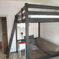 Letto a soppalco già smontato con materasso