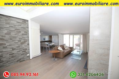 Attico vista mare completo di garage e posto auto