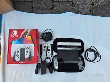 Nintendo Switch OLED (Modello 2023) + case Animal