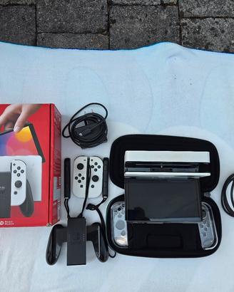 Nintendo Switch OLED (Modello 2023) + case Animal