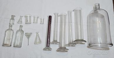 Lotto Vetreria Antica da Farmacia e Laboratorio 