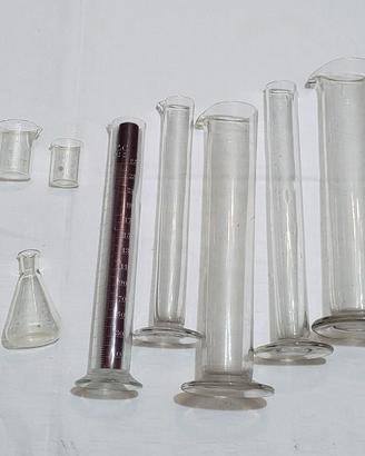 Lotto Vetreria Antica da Farmacia e Laboratorio 