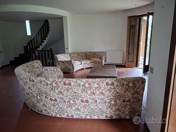 Divani stondati stile inglese