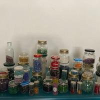 Perline di vetro per bigiotteria e ricamo