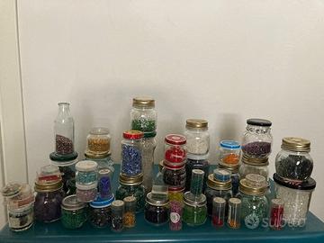 Perline di vetro per bigiotteria e ricamo