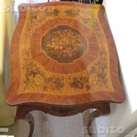 Tavolino di eccezionale ebanisteria