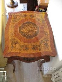 Tavolino di eccezionale ebanisteria