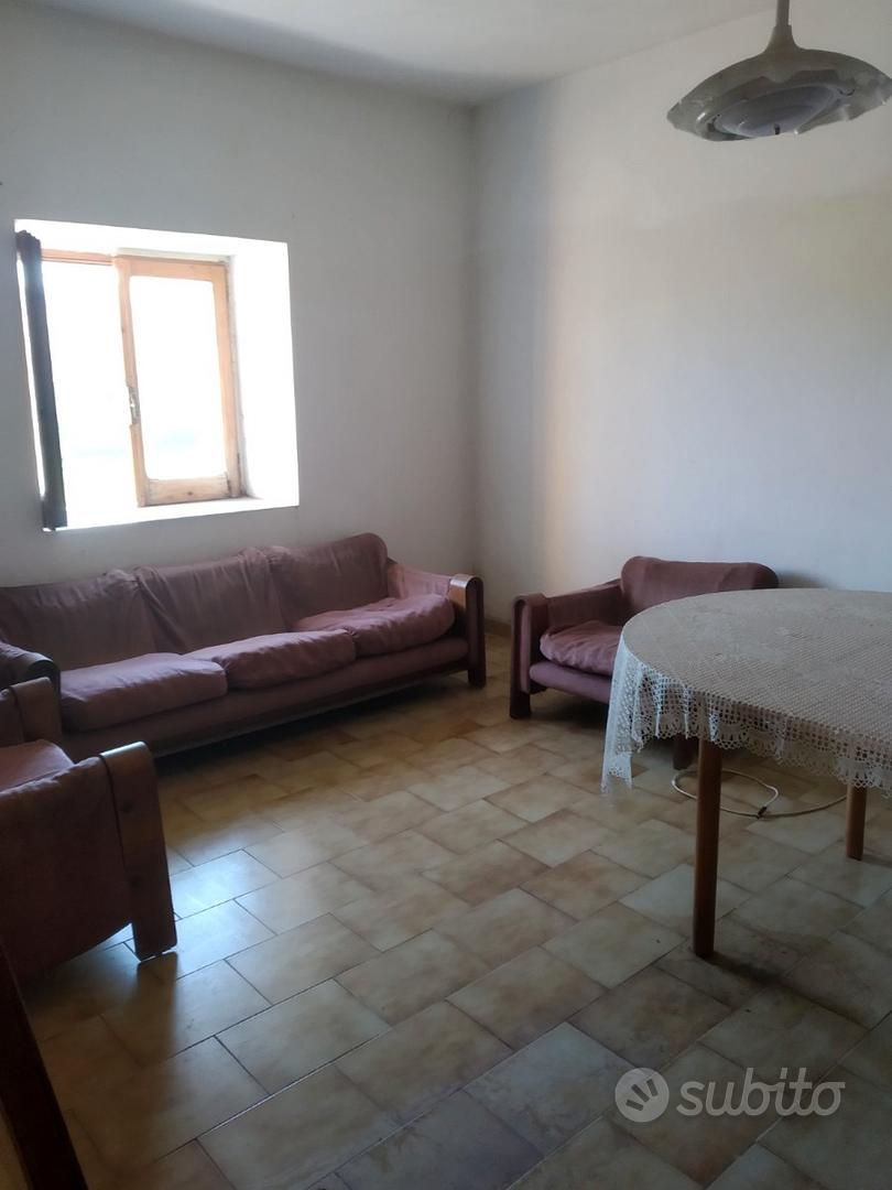 Casa in campagna e vecchio rudere - Vista 5
