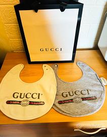 Set di 2 bavaglini per bambini Gucci bianco e grig