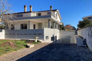 Villa di 390 m² con 5 locali e box auto doppio a N