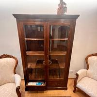 Vetrina in legno con ante in vetro – stile classic