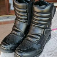 Stivaletto moto Dainese. 