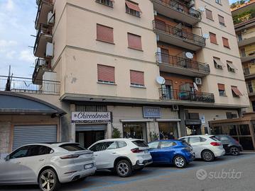 Locale commerciale via Francesco Petrarca