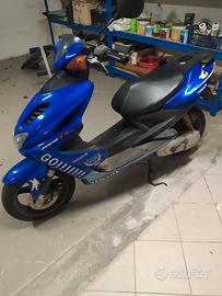Scooter Yamaha Aerox 50 Valentino rossi -