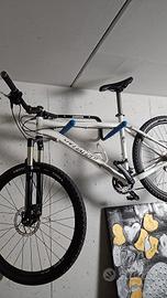 bicicletta a 2 ruote specialized