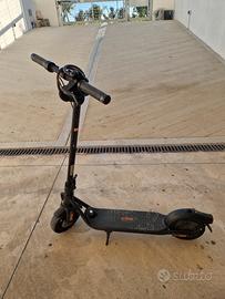 monopattino segway E25E