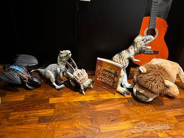 Lotto di giocattoli, peluche e libri.