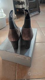 scarpe  NUOVE DI CAMOSCIO