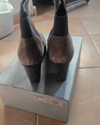 scarpe  NUOVE DI CAMOSCIO