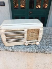 Radio a valvole per  ricambi.