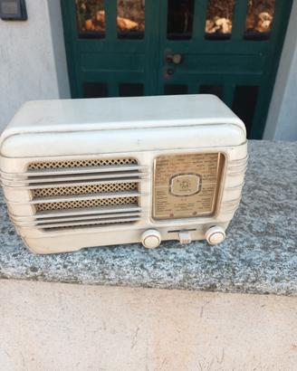 Radio a valvole per  ricambi.