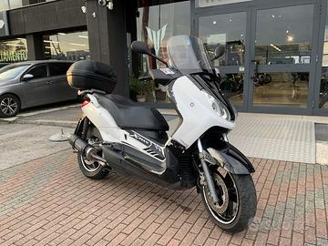 Yamaha X-Max 250