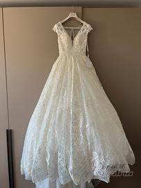 Nuovo abito da sposa con velo mai utilizzato