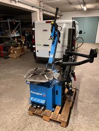 Smontagomme Ravaglioli con braccio assistant