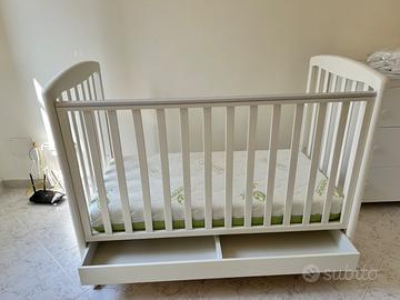 Lettino a sbarre marchio cuoricini più materasso