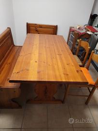 tavolo/cassapanca/ sedie/mobile sala