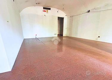 NEGOZIO A SERRAVALLE SCRIVIA