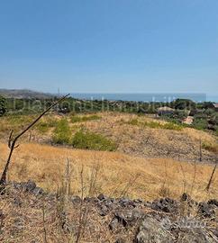Terreno agricolo con fabbricato a Piedimonte Etneo