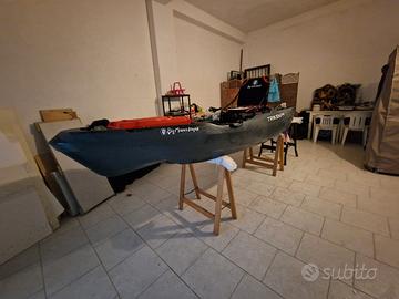 kayak Fishing TRIKEN 330 a Pedali pari al nuovo