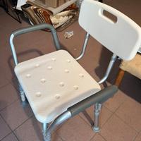 Sedia da doccia con schienale e braccioli