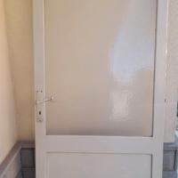 Porta con vetro satinato con telaio