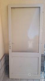 Porta con vetro satinato con telaio