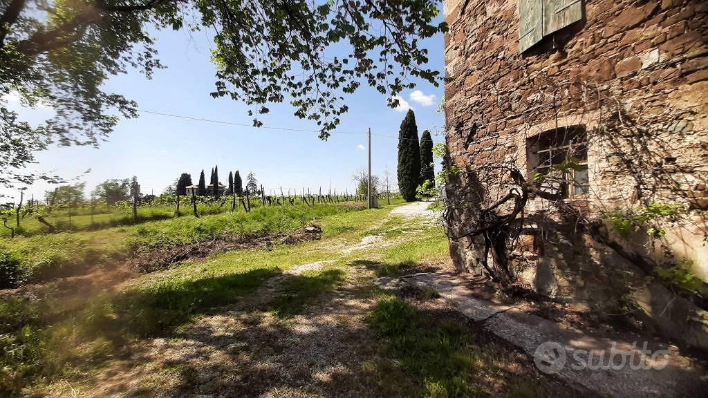 Rustico / Casale di 900 m² con più di 5 locali a M - Vista 6