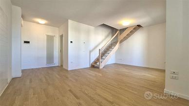 OLMO: Recente duplex in centro con ampie terrazze