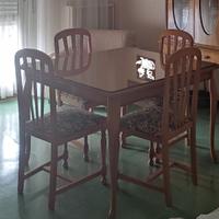 Tavolo e sedie