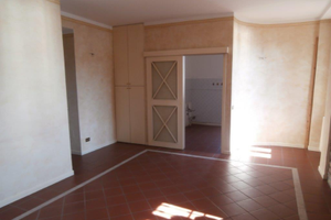 Grande trilocale in storica palazzina liberty