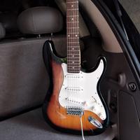 chitarra elettrica con amplificatore 
