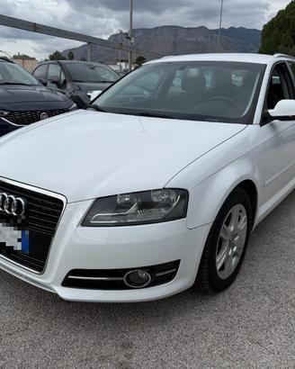 AUDI A3 1.6 TDI 105 CV CR Ambition