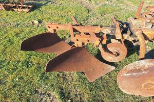 Aratro bivomere trainato