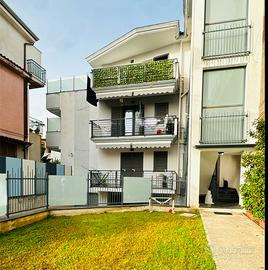 Mariglianella tre vani box mini condomino